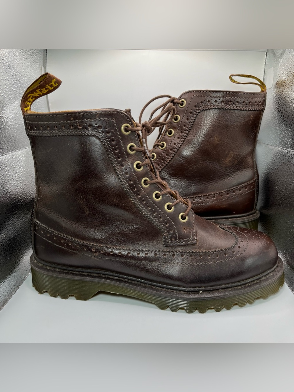 Dr. Martens Fitzroy Wingtip Boots Mens 8 Womens 9 AirWair Brogue Leather EUC